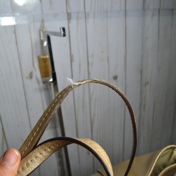 COACH F26103 Peyton Saffiano Leather Large Tote - Picture 3 of 9